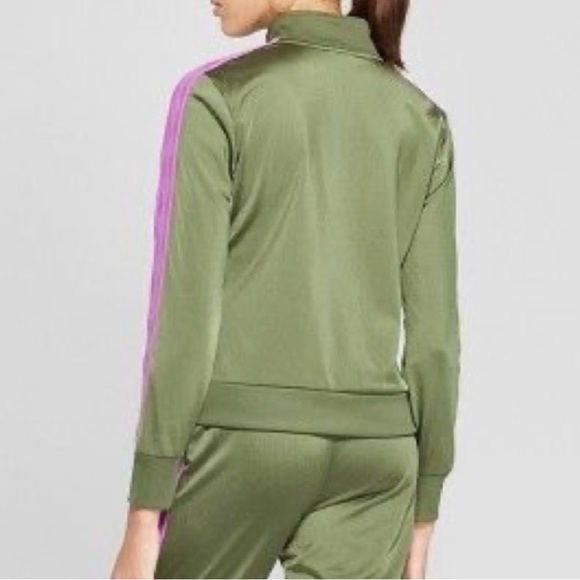 Umbro Green Jacket with Purple Logo - Picture 3 of 6